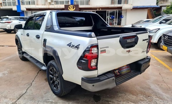 Buy Used Toyota Hiluxe Revo White Car in Vientiane in Vientiane Province Buy Used Toyota Hiluxe Revo White Car in Vientiane in Vientiane Province