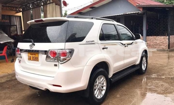ຊື້ ໃຊ້ແລ້ວ Toyota Prado White ລົດ ໃນ Vientiane ໃນ Vientiane Province ຊື້ ໃຊ້ແລ້ວ Toyota Prado White ລົດ ໃນ Vientiane ໃນ Vientiane Province