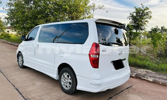 ຊື້ ໃຊ້ແລ້ວ Hyundai H1 White ລົດ ໃນ Vientiane ໃນ Vientiane Province ຊື້ ໃຊ້ແລ້ວ Hyundai H1 White ລົດ ໃນ Vientiane ໃນ Vientiane Province