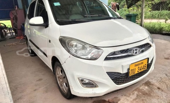 ຊື້ ໃຊ້ແລ້ວ Mazda 323 White ລົດ ໃນ Vientiane ໃນ Vientiane Province ຊື້ ໃຊ້ແລ້ວ Mazda 323 White ລົດ ໃນ Vientiane ໃນ Vientiane Province