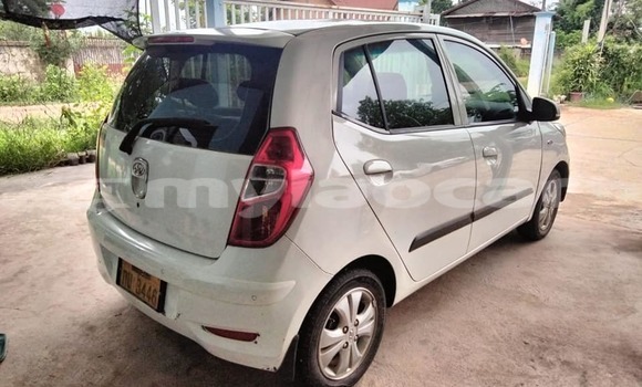 ຊື້ ໃຊ້ແລ້ວ Mazda 323 White ລົດ ໃນ Vientiane ໃນ Vientiane Province ຊື້ ໃຊ້ແລ້ວ Mazda 323 White ລົດ ໃນ Vientiane ໃນ Vientiane Province