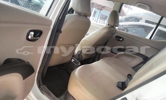 ຊື້ ໃຊ້ແລ້ວ Mazda 323 White ລົດ ໃນ Vientiane ໃນ Vientiane Province ຊື້ ໃຊ້ແລ້ວ Mazda 323 White ລົດ ໃນ Vientiane ໃນ Vientiane Province