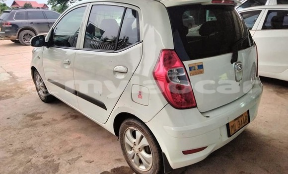 ຊື້ ໃຊ້ແລ້ວ Mazda 323 White ລົດ ໃນ Vientiane ໃນ Vientiane Province ຊື້ ໃຊ້ແລ້ວ Mazda 323 White ລົດ ໃນ Vientiane ໃນ Vientiane Province