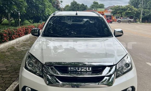 Buy Used Isuzu MU-X White Car in Vientiane in Vientiane Province