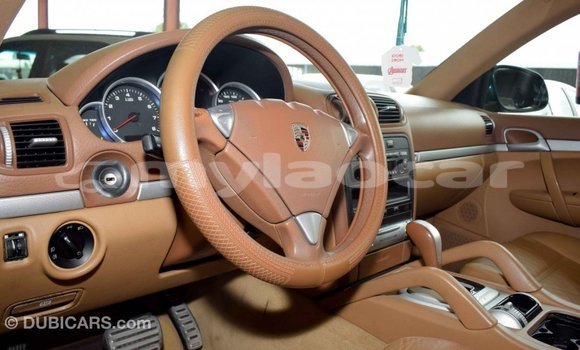 Buy Import Porsche Cayenne Green Car in Import - Dubai in Attapeu Province Buy Import Porsche Cayenne Green Car in Import - Dubai in Attapeu Province