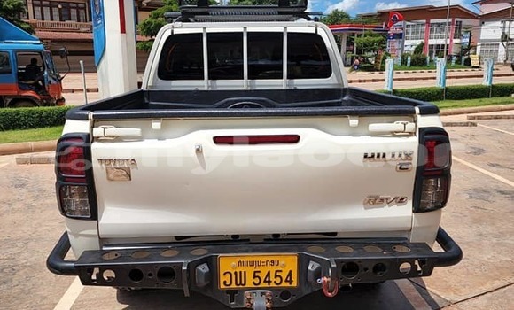 Buy Used Toyota Hilux White Car in Vientiane in Vientiane Province Buy Used Toyota Hilux White Car in Vientiane in Vientiane Province