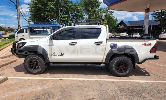 Buy Used Toyota Hilux White Car in Vientiane in Vientiane Province Buy Used Toyota Hilux White Car in Vientiane in Vientiane Province