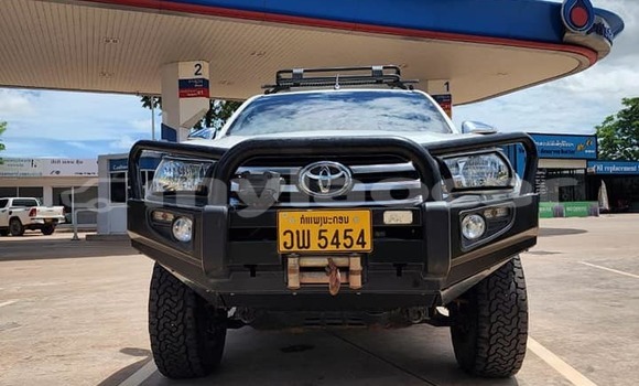 Buy Used Toyota Hilux White Car in Vientiane in Vientiane Province Buy Used Toyota Hilux White Car in Vientiane in Vientiane Province