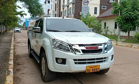 Buy Used Isuzu D–MAX White Car in Vientiane in Vientiane Province