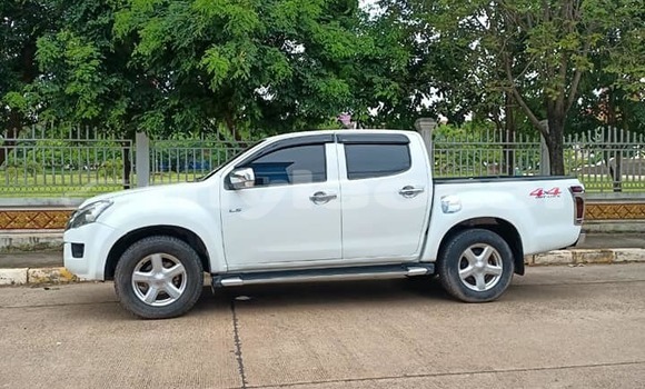 Buy Used Isuzu DโMAX White Car in Vientiane in Vientiane Province Buy Used Isuzu DโMAX White Car in Vientiane in Vientiane Province