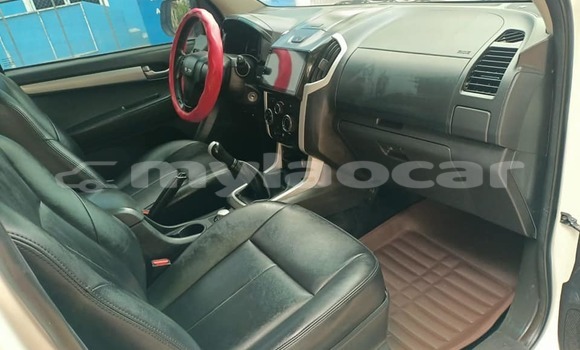 Buy Used Isuzu DโMAX White Car in Vientiane in Vientiane Province Buy Used Isuzu DโMAX White Car in Vientiane in Vientiane Province