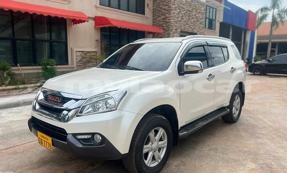Buy Used Isuzu MU White Car in Vientiane in Vientiane Province