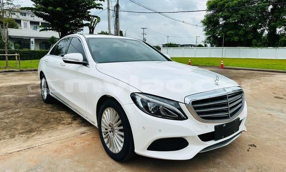 Buy Used Mercedes-Benz E–Class White Car in Vientiane in Vientiane Province Buy Used Mercedes-Benz E–Class White Car in Vientiane in Vientiane Province