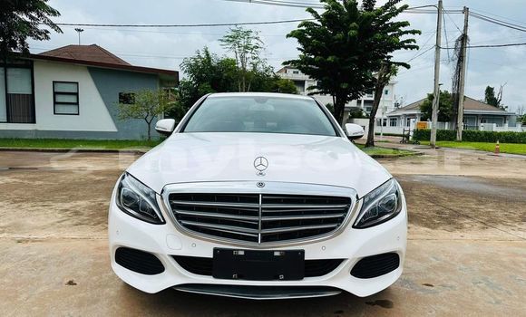 Buy Used Mercedes-Benz E–Class White Car in Vientiane in Vientiane Province Buy Used Mercedes-Benz E–Class White Car in Vientiane in Vientiane Province