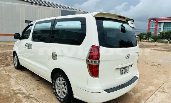 Buy Used Toyota Starlet White Car in Vientiane in Vientiane Province Buy Used Toyota Starlet White Car in Vientiane in Vientiane Province