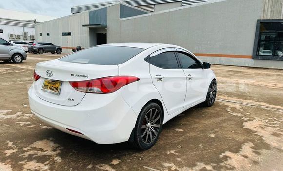 Buy Used Hyundai Elantra White Car in Vientiane in Vientiane Province Buy Used Hyundai Elantra White Car in Vientiane in Vientiane Province