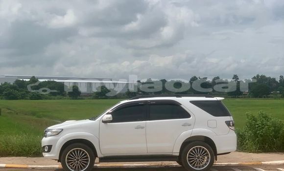 Buy Used Toyota Fortuner White Car in Vientiane in Vientiane Province Buy Used Toyota Fortuner White Car in Vientiane in Vientiane Province