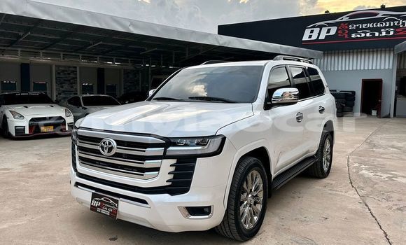 Buy Used Land Rover Range Rover White Car in Vientiane in Vientiane Province Buy Used Land Rover Range Rover White Car in Vientiane in Vientiane Province