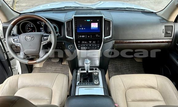 Buy Used Land Rover Range Rover White Car in Vientiane in Vientiane Province Buy Used Land Rover Range Rover White Car in Vientiane in Vientiane Province