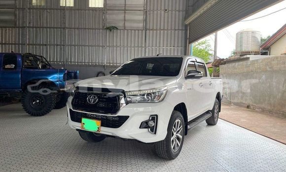 Buy Used Toyota Hilux White Car in Vientiane in Vientiane Province Buy Used Toyota Hilux White Car in Vientiane in Vientiane Province