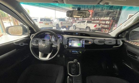 Buy Used Toyota Hilux White Car in Vientiane in Vientiane Province Buy Used Toyota Hilux White Car in Vientiane in Vientiane Province