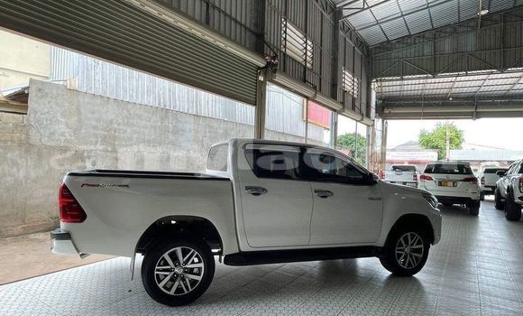 Buy Used Toyota Hilux White Car in Vientiane in Vientiane Province Buy Used Toyota Hilux White Car in Vientiane in Vientiane Province