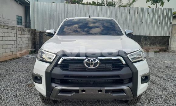 Buy Used Toyota Hilux White Car in Vientiane in Vientiane Province Buy Used Toyota Hilux White Car in Vientiane in Vientiane Province