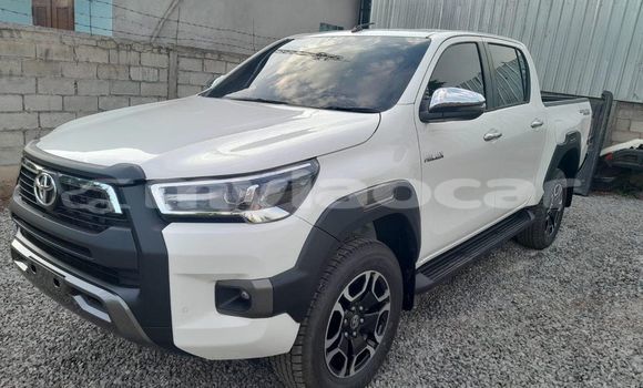 Buy Used Toyota Hilux White Car in Vientiane in Vientiane Province Buy Used Toyota Hilux White Car in Vientiane in Vientiane Province