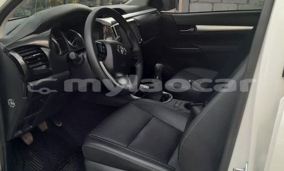 Buy Used Toyota Hilux White Car in Vientiane in Vientiane Province Buy Used Toyota Hilux White Car in Vientiane in Vientiane Province