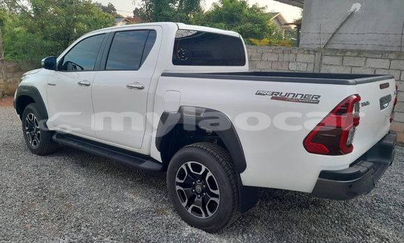 Buy Used Toyota Hilux White Car in Vientiane in Vientiane Province Buy Used Toyota Hilux White Car in Vientiane in Vientiane Province