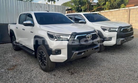 Buy Used Toyota Hilux White Car in Vientiane in Vientiane Province Buy Used Toyota Hilux White Car in Vientiane in Vientiane Province