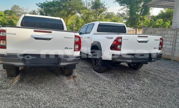 Buy Used Toyota Hilux White Car in Vientiane in Vientiane Province Buy Used Toyota Hilux White Car in Vientiane in Vientiane Province