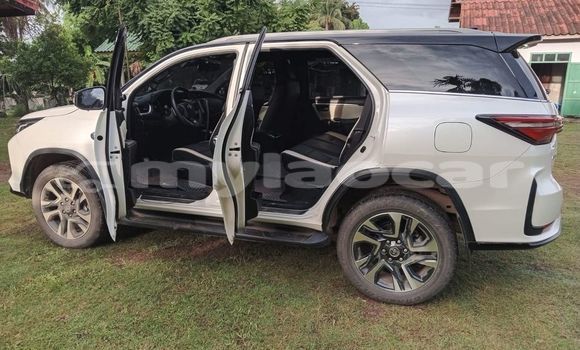 Buy Used Toyota Fortuner White Car in Vientiane in Vientiane Province Buy Used Toyota Fortuner White Car in Vientiane in Vientiane Province