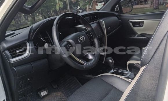 Buy Used Toyota Fortuner White Car in Vientiane in Vientiane Province Buy Used Toyota Fortuner White Car in Vientiane in Vientiane Province