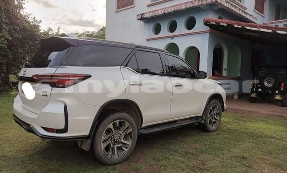 Buy Used Toyota Fortuner White Car in Vientiane in Vientiane Province Buy Used Toyota Fortuner White Car in Vientiane in Vientiane Province
