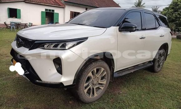 Buy Used Toyota Fortuner White Car in Vientiane in Vientiane Province Buy Used Toyota Fortuner White Car in Vientiane in Vientiane Province