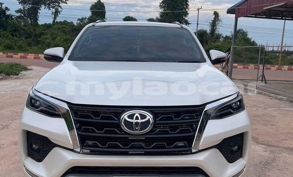 Buy Used Toyota Hilux White Car in Vientiane in Vientiane Province Buy Used Toyota Hilux White Car in Vientiane in Vientiane Province
