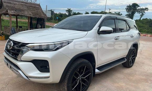 Buy Used Toyota Hilux White Car in Vientiane in Vientiane Province Buy Used Toyota Hilux White Car in Vientiane in Vientiane Province