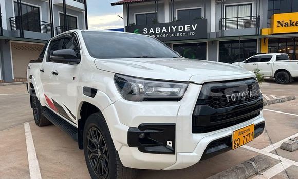 Buy Used Toyota Hiluxe Revo White Car in Vientiane in Vientiane Province Buy Used Toyota Hiluxe Revo White Car in Vientiane in Vientiane Province