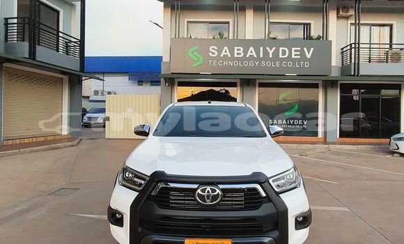 Buy Used Toyota Hiluxe Revo White Car in Vientiane in Vientiane Province Buy Used Toyota Hiluxe Revo White Car in Vientiane in Vientiane Province