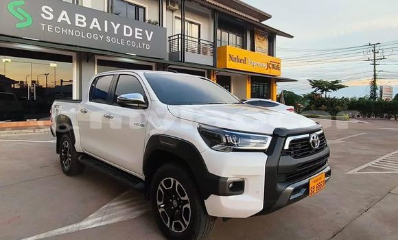 Buy Used Toyota Hiluxe Revo White Car in Vientiane in Vientiane Province Buy Used Toyota Hiluxe Revo White Car in Vientiane in Vientiane Province
