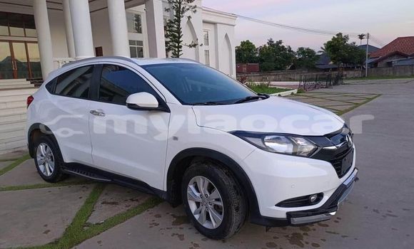 Buy Used Honda Vezel White Car in Vientiane in Vientiane Province