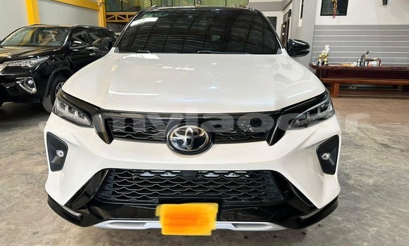 Buy Used Toyota Fortuner White Car in Vientiane in Vientiane Province Buy Used Toyota Fortuner White Car in Vientiane in Vientiane Province