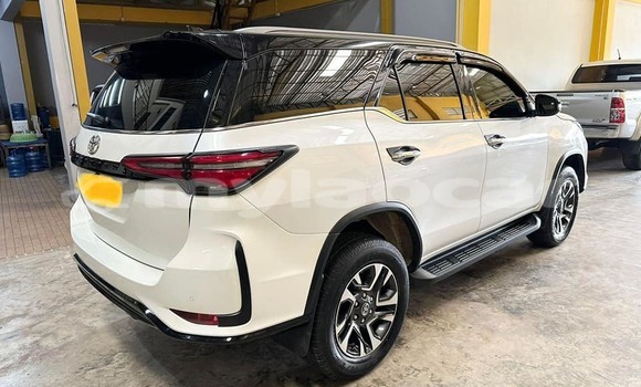 Buy Used Toyota Fortuner White Car in Vientiane in Vientiane Province Buy Used Toyota Fortuner White Car in Vientiane in Vientiane Province