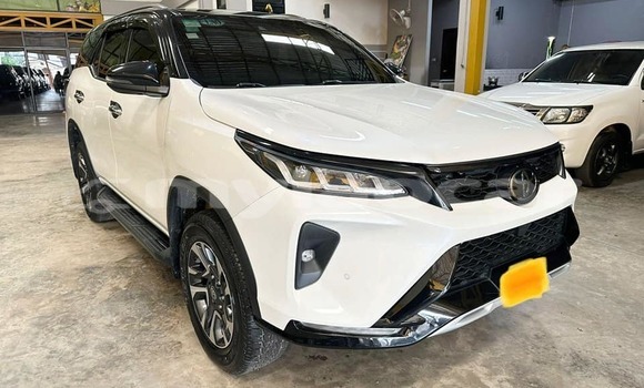 Buy Used Toyota Fortuner White Car in Vientiane in Vientiane Province Buy Used Toyota Fortuner White Car in Vientiane in Vientiane Province