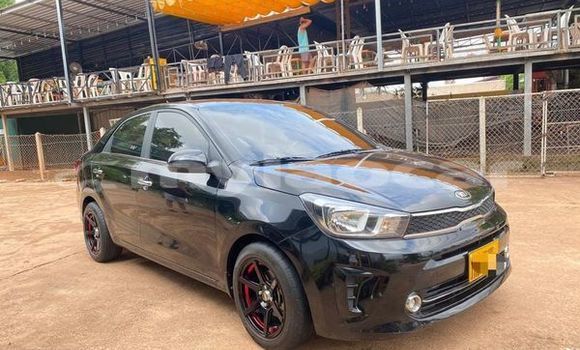 Buy Used Kia Sorento White Car in Vientiane in Vientiane Province