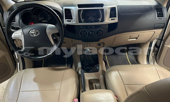 Buy Used Toyota Hilux White Car in Vientiane in Vientiane Province Buy Used Toyota Hilux White Car in Vientiane in Vientiane Province