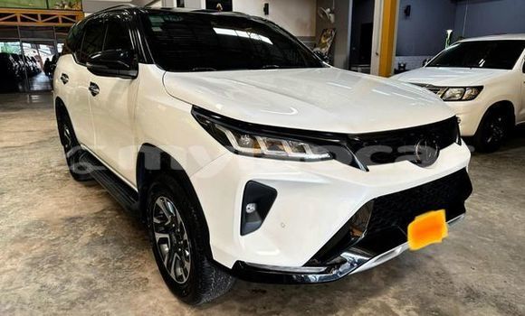 Buy Used Toyota Fortuner White Car in Vientiane in Vientiane Province Buy Used Toyota Fortuner White Car in Vientiane in Vientiane Province