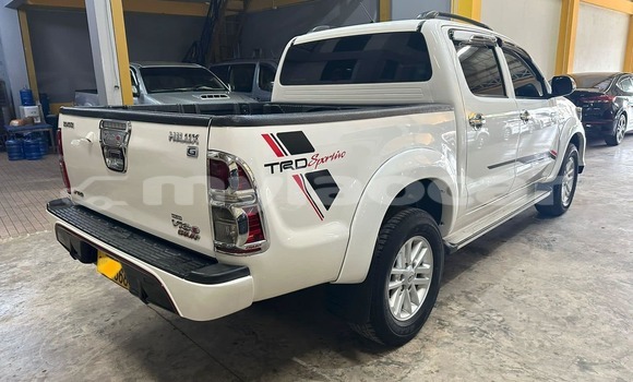 Buy Used Toyota Hilux White Car in Vientiane in Vientiane Province Buy Used Toyota Hilux White Car in Vientiane in Vientiane Province