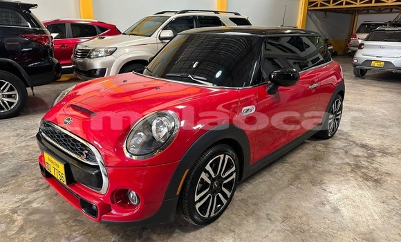 Buy Used Mini Cooper Red Car in Vientiane in Vientiane Province Buy Used Mini Cooper Red Car in Vientiane in Vientiane Province